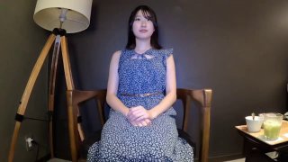 小情侣一起出游玩点新花样，在浴室里对着镜子边拍边啪~